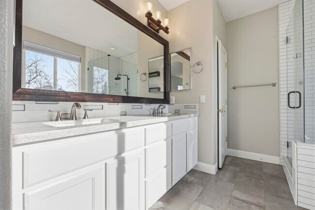 Building Photo - 601 Tamarindo Way