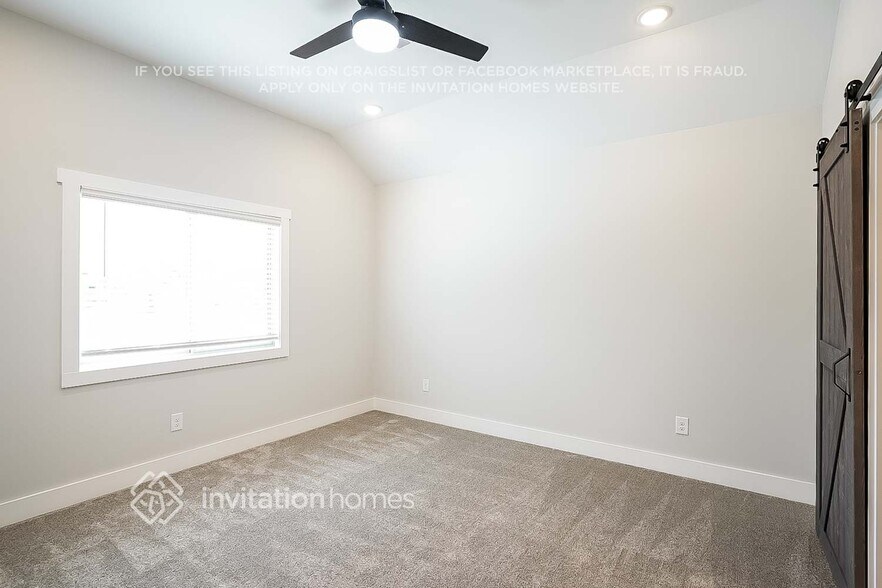 Building Photo - 211 Golf Club Ln
