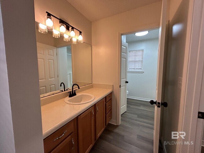 Building Photo - 112 Cluster Oaks Ct