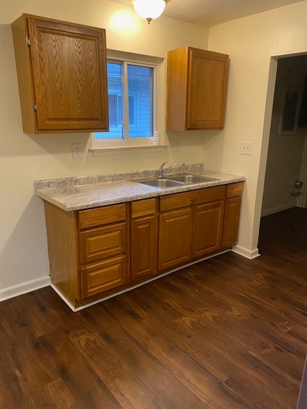 Building Photo - 8075 Oak St