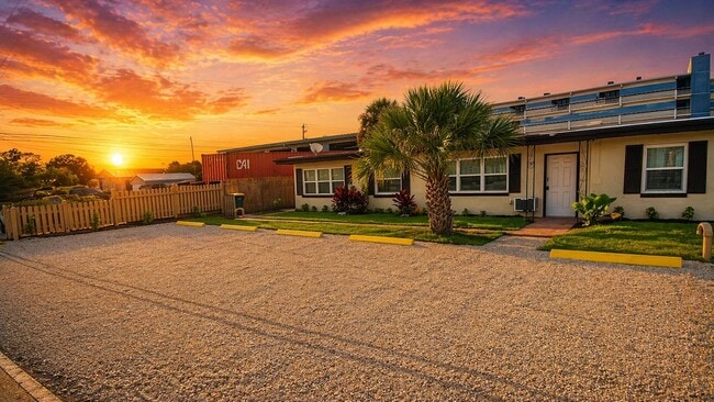 Building Photo - 1360 Oxford Dr