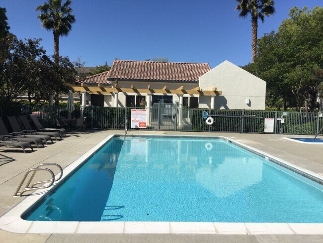 Building Photo - 3 Bedrooms/ 3 Bathrooms; 1,720 Square Foot...