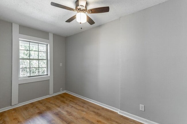 Building Photo - 1010 Glenwood Dr