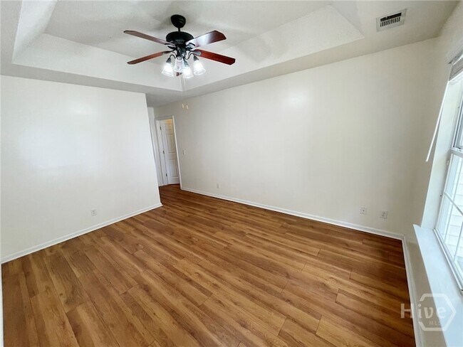 Building Photo - 102 Cormorant Way