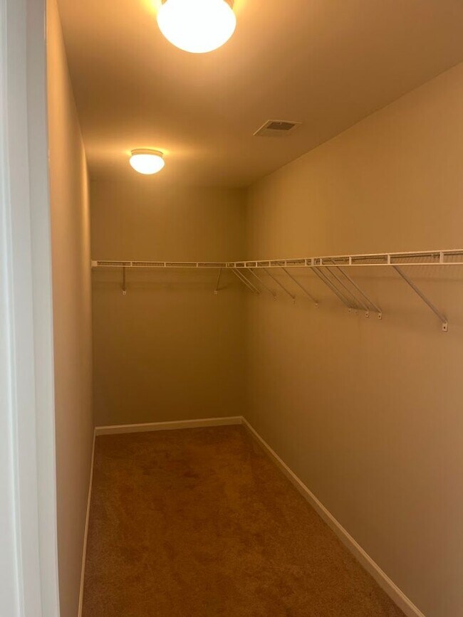 Building Photo - Available now. Beautiful 4BR/3BA home avai...