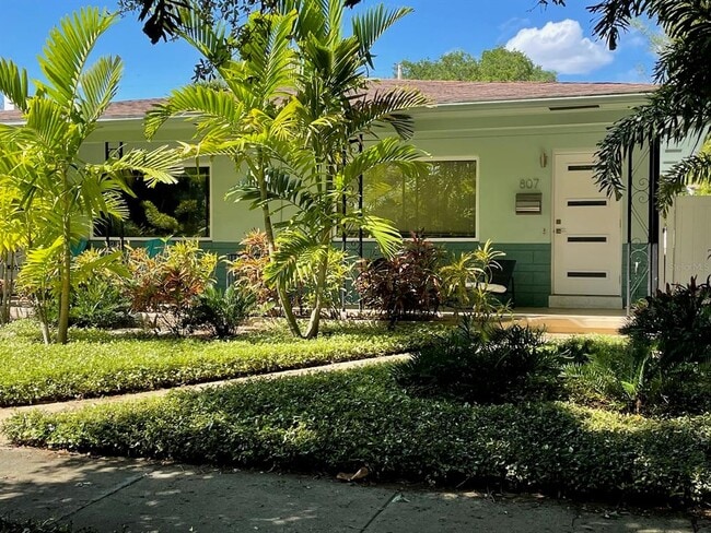 Building Photo - 807 26th Ave N