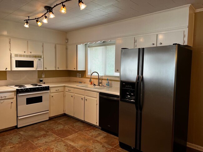 Building Photo - 106 Claymore Dr