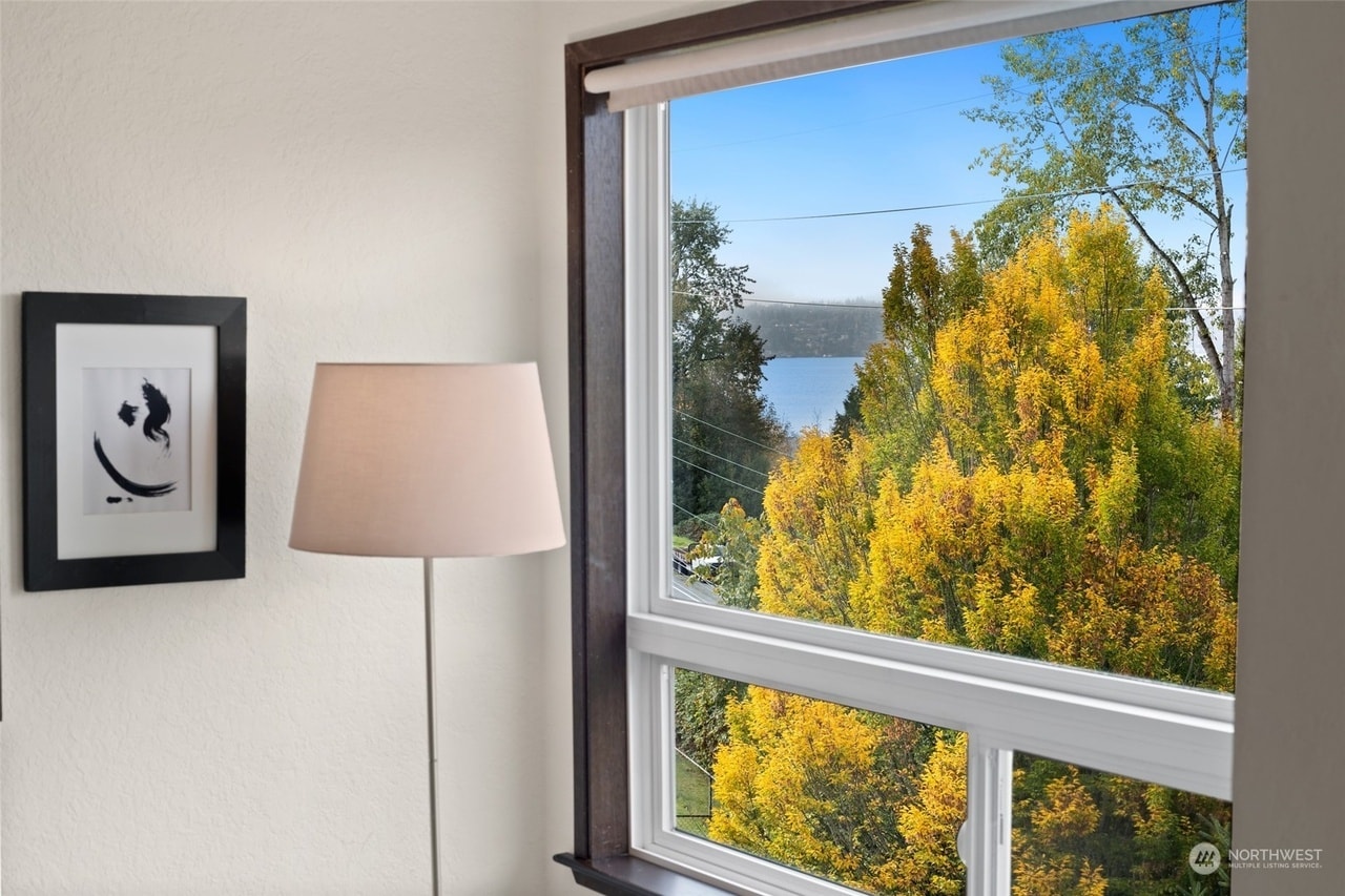 Peek a Boo - Lake View - 4100 Lake Washington Blvd N