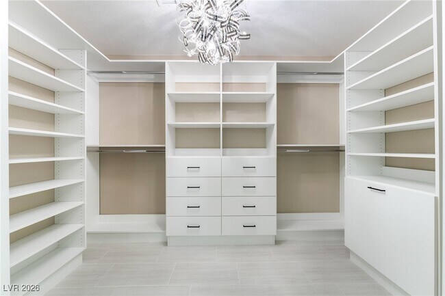 Building Photo - 968 Pinehurst Dr