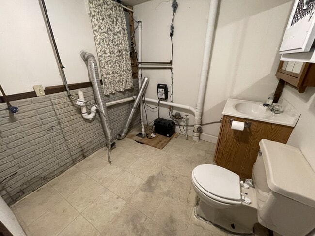 Building Photo - 105 Colony Dr