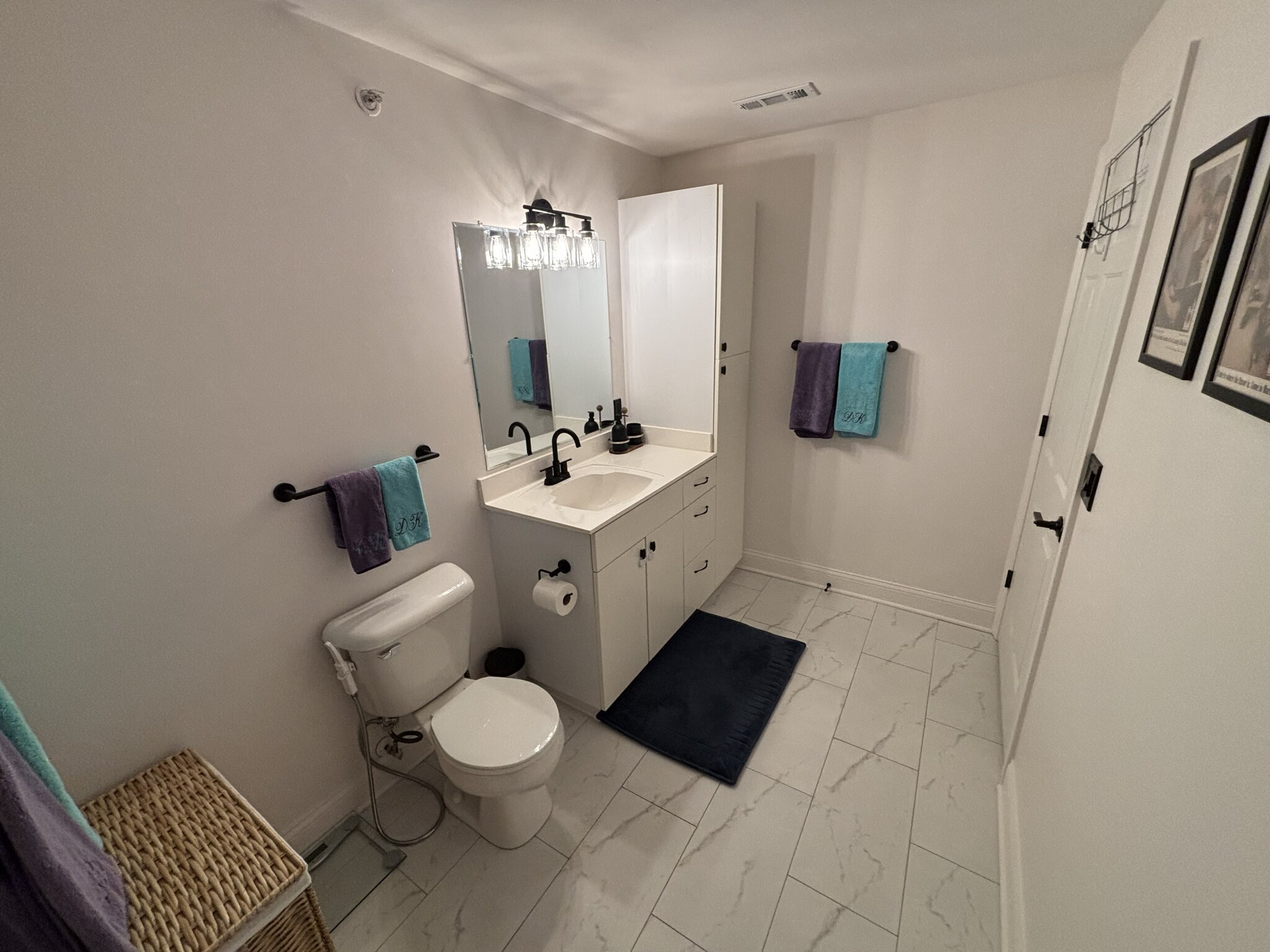 Building Photo - 1550 N Warren Ave