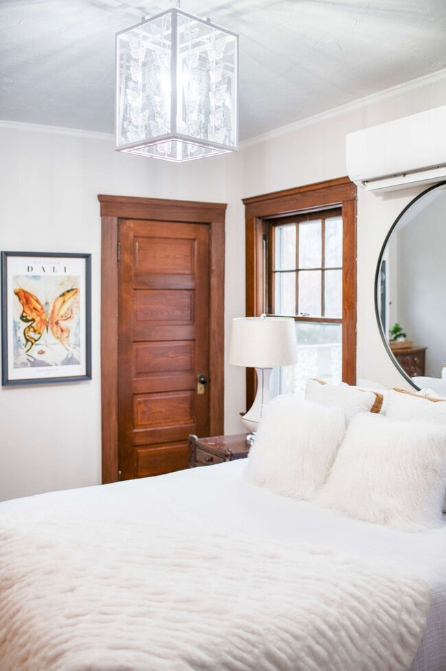 Building Photo - 3073 Fairmount Blvd