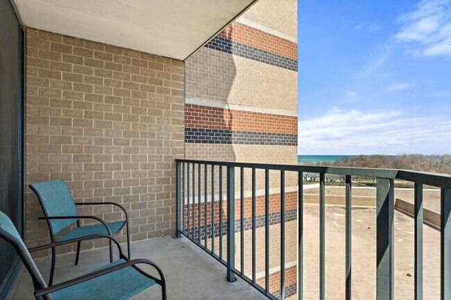 Building Photo - 3660 N Lake Shore Dr