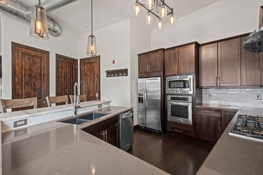 Building Photo - 2101 Larimer St