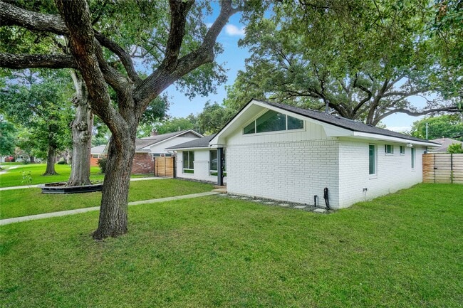 Building Photo - 5226 Kinglet St