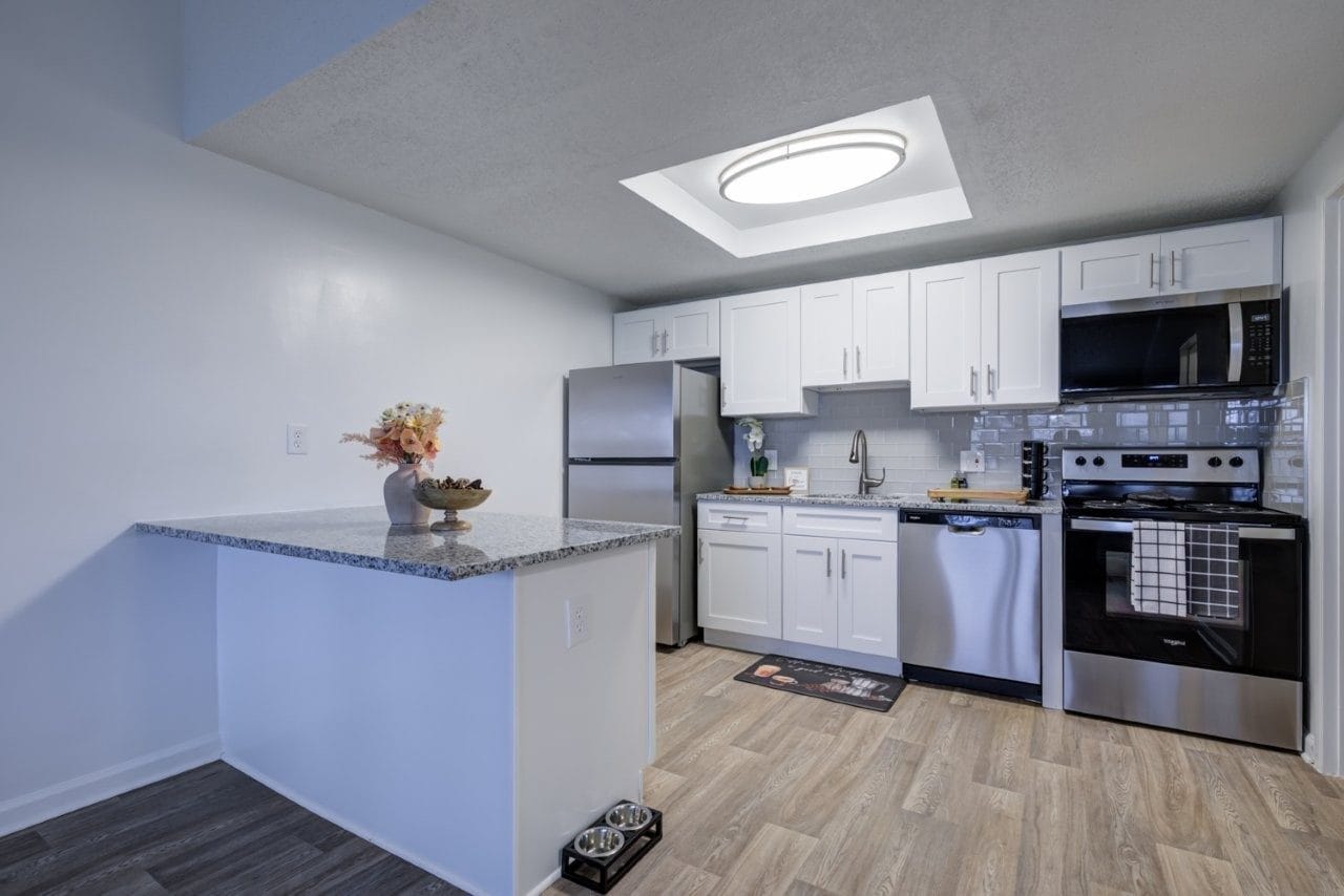 Building Photo - Oakwood Village (FL)