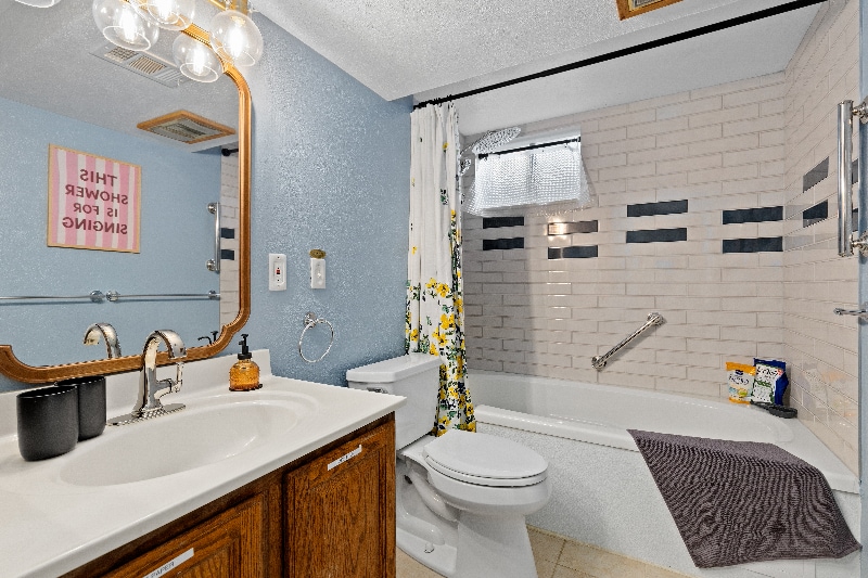 Building Photo - 5831 W 110th Pl