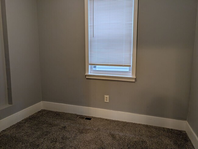 Building Photo - 1955 W 58th-Lower