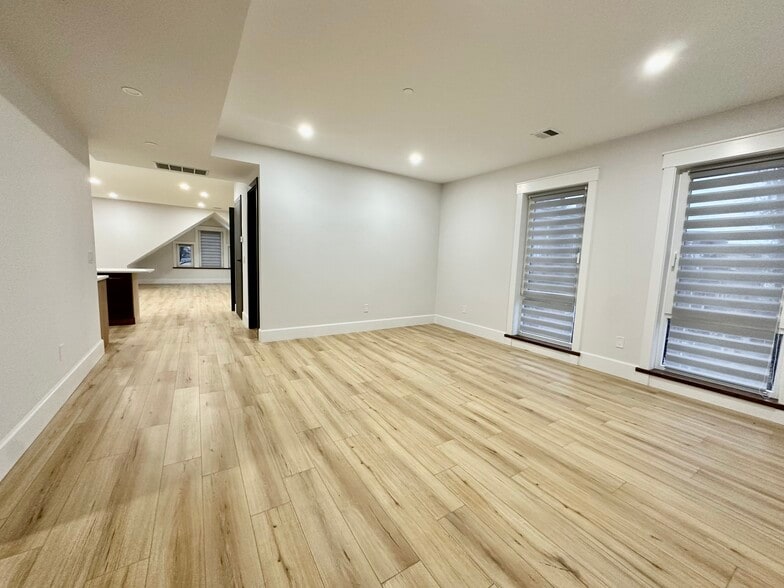 Living Area - 100 Mount Pleasant Ave