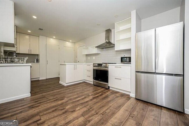 Building Photo - 140 Whitehead Dr