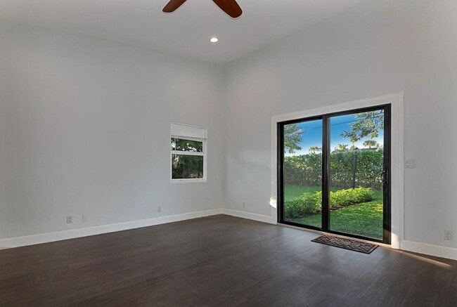 Building Photo - 959 SW 18th St