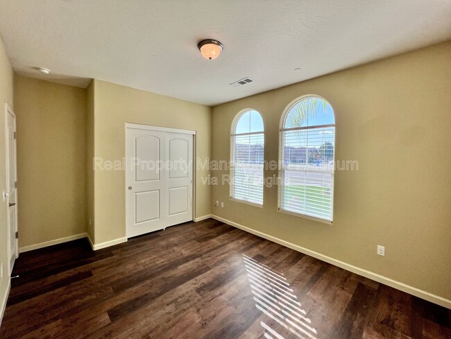 Building Photo - 5597 E Edna Ave