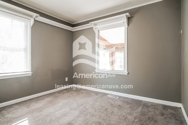 Building Photo - 504 N Dogwood St