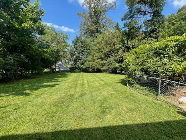 Building Photo - CHARMING BRICK COLONIAL HOME IN ROCKVILLE, CLOSE TO METRO AND ROCKVILLE TOWN CENTER