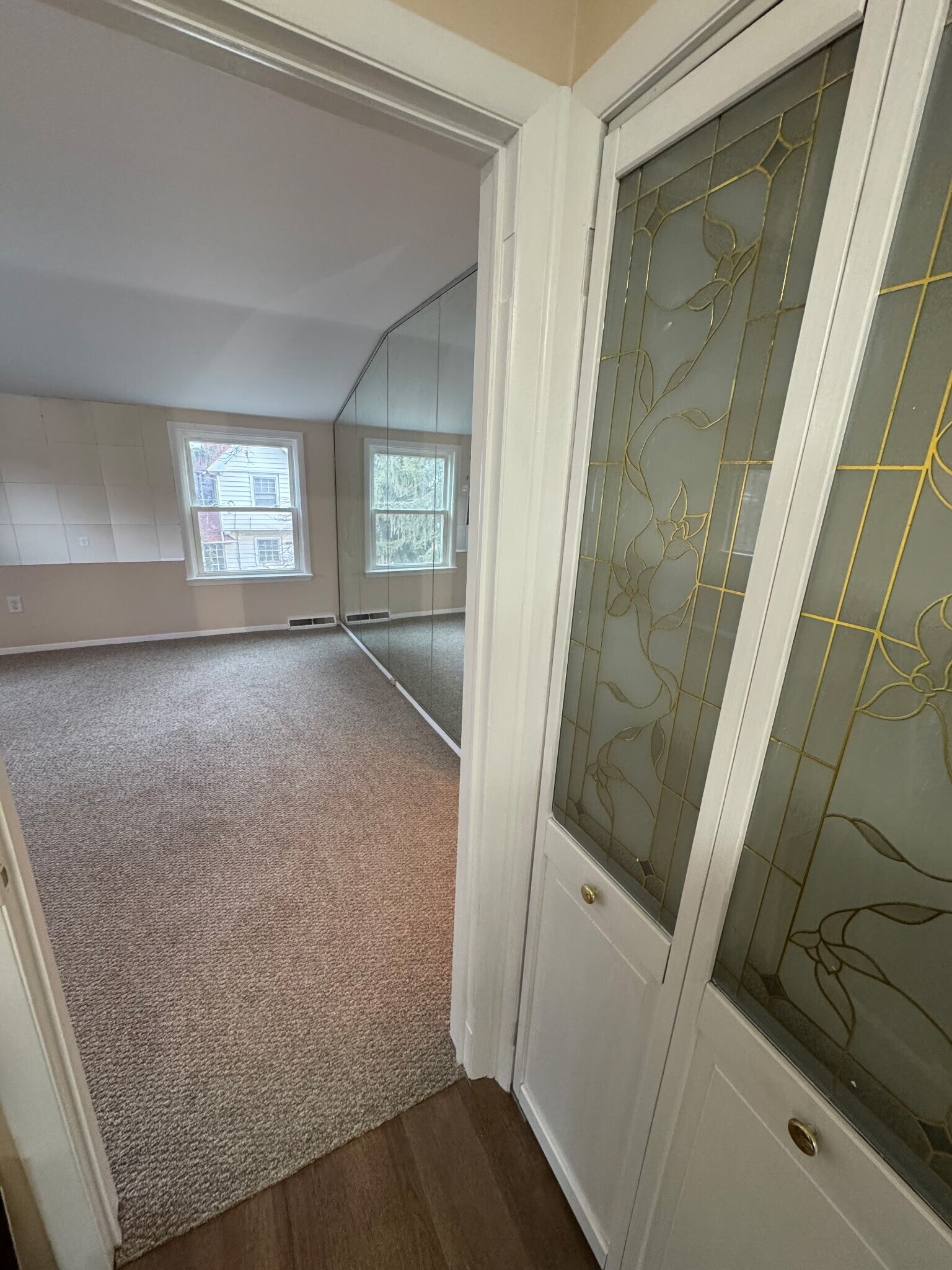 Building Photo - 2363 Mount Carmel Ave