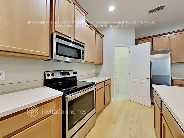 Building Photo - 10046 Moss Rose Way