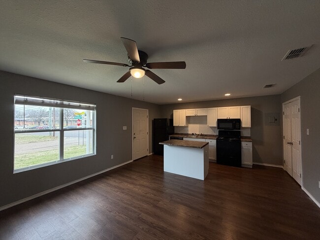 Building Photo - 1738 Jennings St