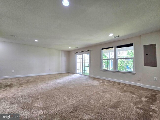 Building Photo - 8820 Englewood Farms Dr