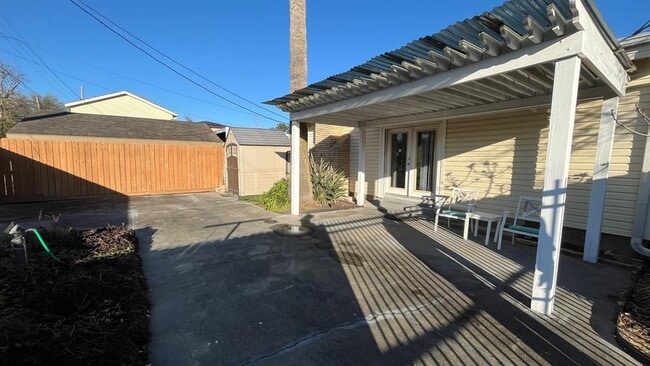 Building Photo - 4701 Ave N 1/2
