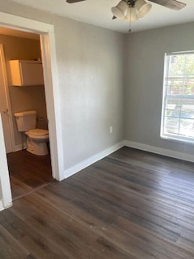 Building Photo - 2 Bed/2 Bath Garage Apartment