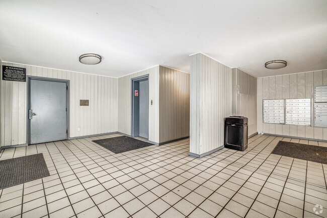 Lobby Photo - Newport Plaza