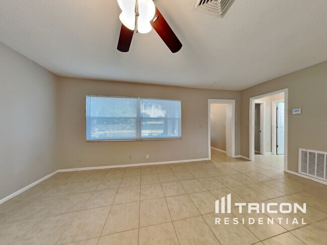 Building Photo - 10951 110th Ave N