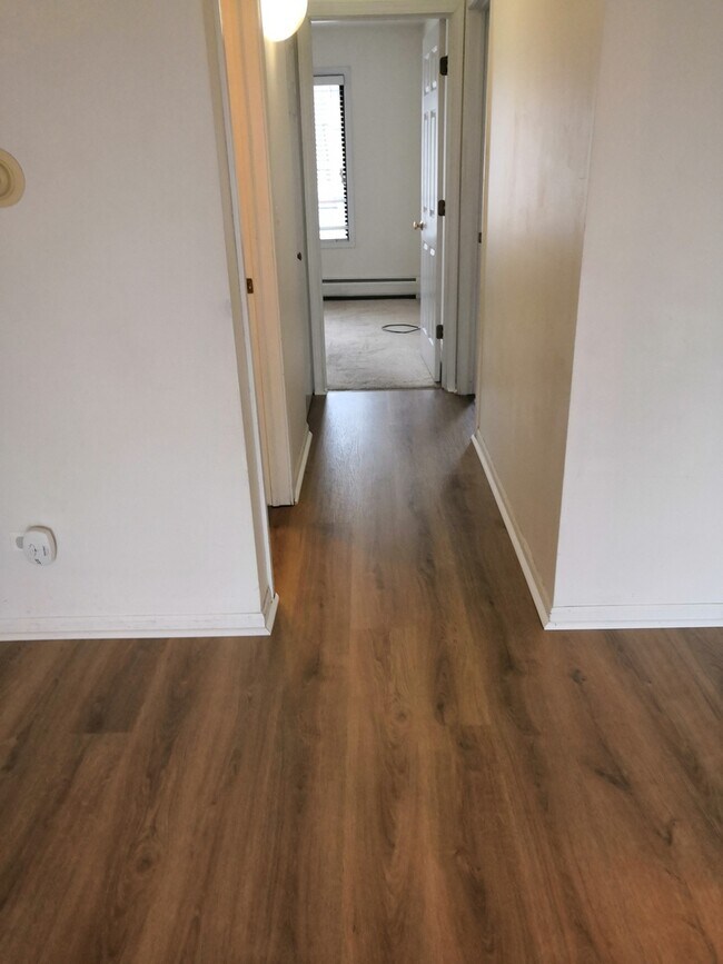 Building Photo - 249 W Ct of Shorewood