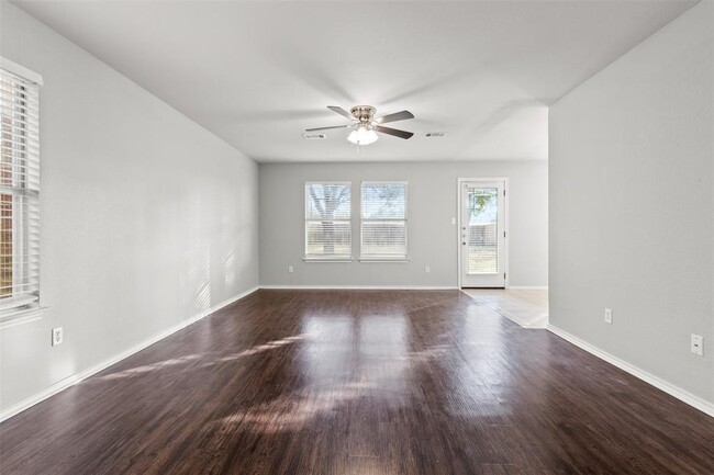 Building Photo - 3304 Kissman Dr