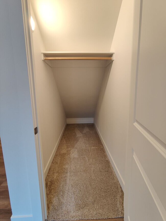 Building Photo - Contemporary Townhome with Open Floor Plan...