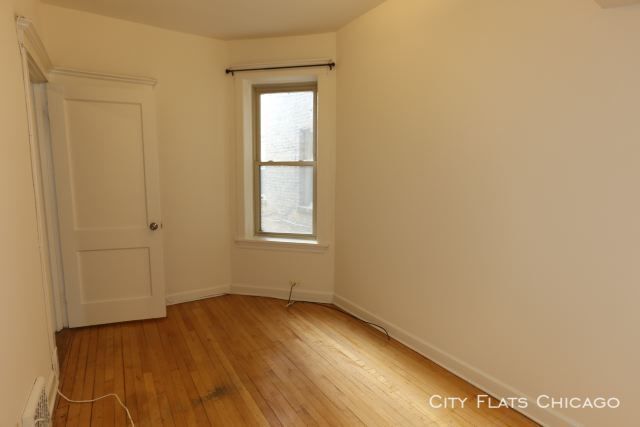Building Photo - 1721 W Catalpa Ave