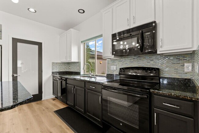 Building Photo - 5175 Andes St