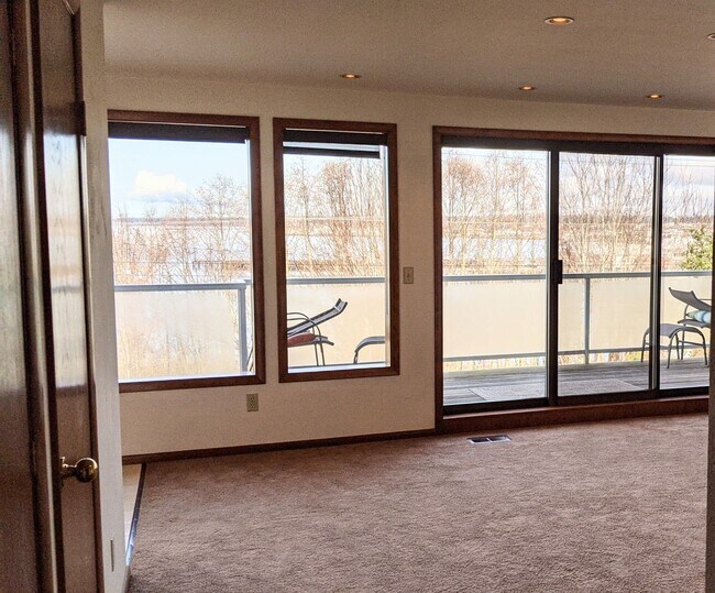 Building Photo - 180 Degree View of Bellingham Bay on South...