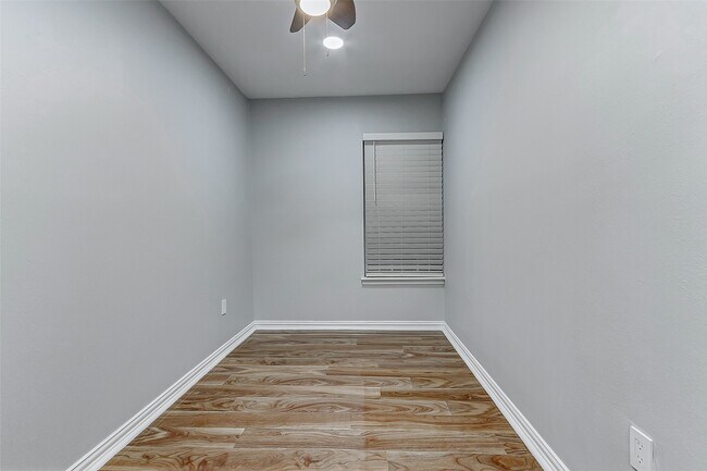 Building Photo - 7600 Burgoyne Rd