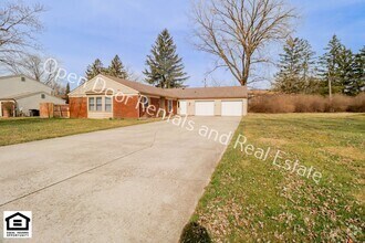 Building Photo - Fort Wayne Rising 4933/4935 Vermont Ln.