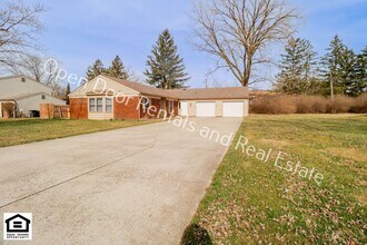 Building Photo - Fort Wayne Rising 4933/4935 Vermont Ln.