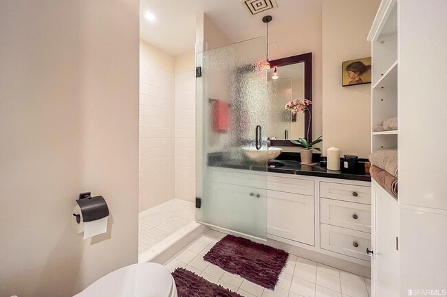 Building Photo - 333 Bush St