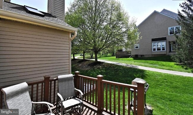 Building Photo - 235 Pinecrest Ln