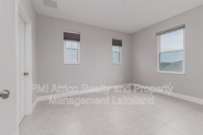 Building Photo - 2609 Village Lakes Blvd