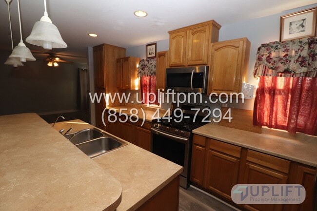 Building Photo - 5304 Nutmeg St