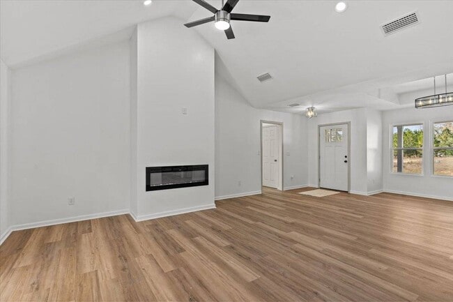 Building Photo - 359 Spruce Ln
